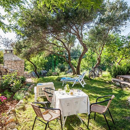 Nice Apartment In Vinjerac With Kitchen Exterior photo