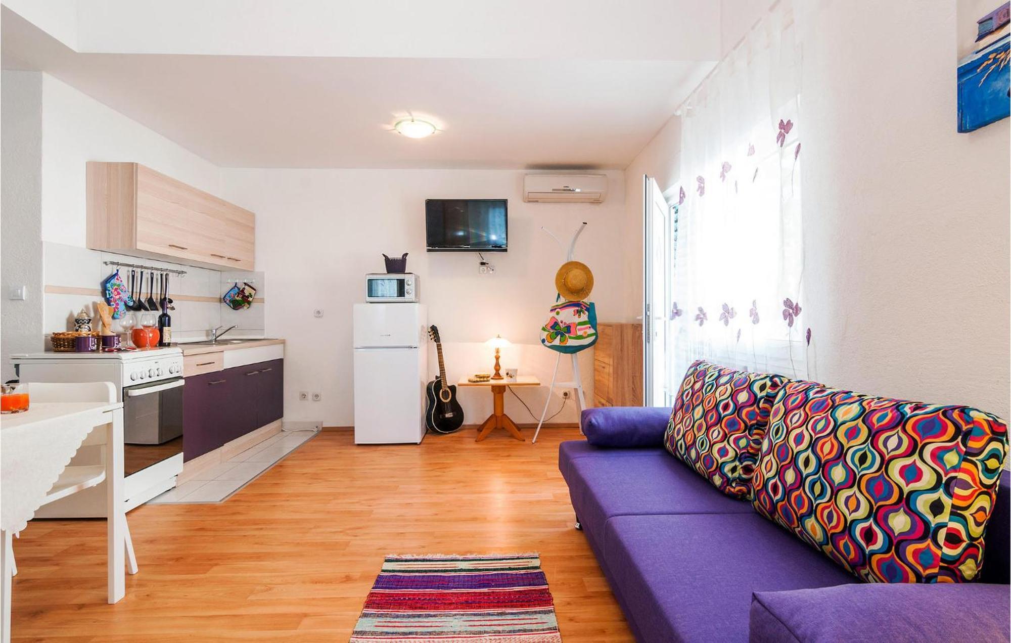 Nice Apartment In Vinjerac With Kitchen Exterior photo