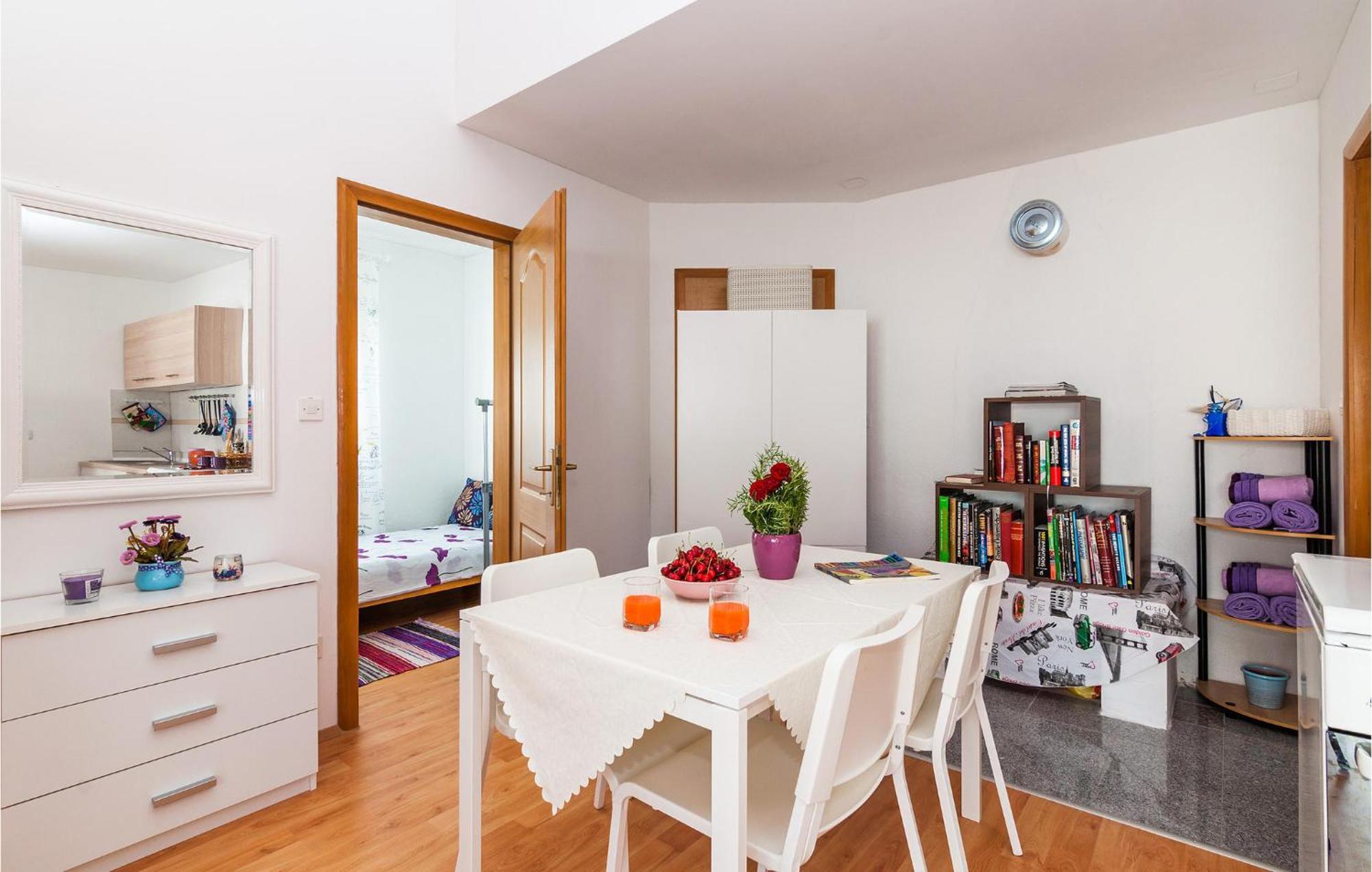 Nice Apartment In Vinjerac With Kitchen Exterior photo